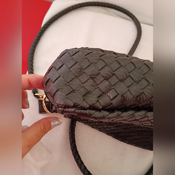 Sondra Roberts Squared Chic Black With Gold Accents Woven Purse. - Picture 10 of 12